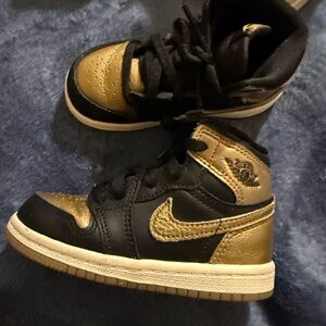 Nike Kids Black and Gold Sneakers